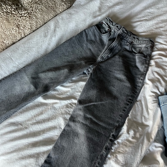 Abercrombie & Fitch
The 90s Straight Ultra High Rise Jeans - Picture 2 of 4